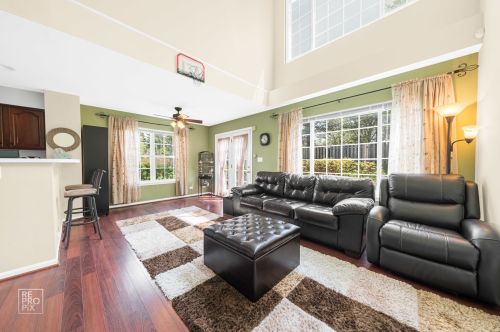 203 Lenox Ct, Carol Stream, IL 60188-3054