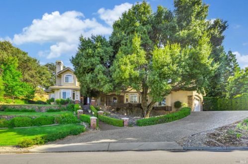 2054 Pinecrest Ct, Vacaville, CA 95688-8727