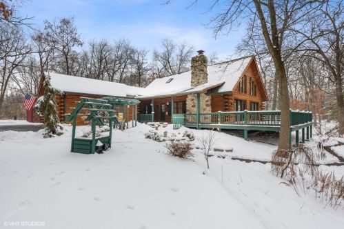 9018 Hickory Ln, Bull Valley, IL 60097-8957