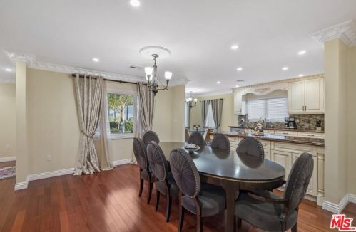 2417 Glenoaks Blvd, Glendale CA  91206-3027 exterior