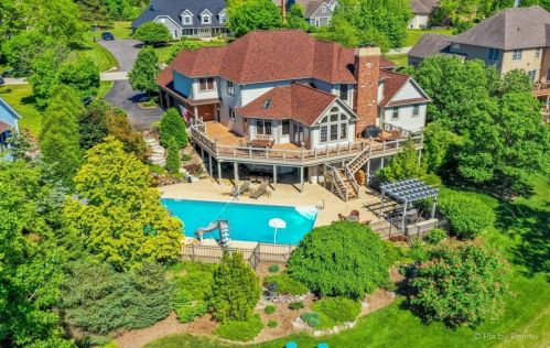 9305 Nicklaus Ln, Bull Valley, IL 60014-3341