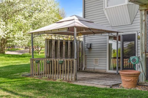 2242 Grospoint Ave, Saint Paul MN  55128-4402 exterior