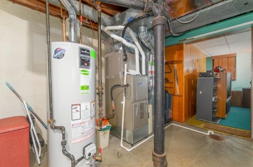 8974 Daly Rd, Cincinnati OH 45231-4637 exterior