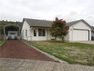 114 Regal Ln, Kelso, WA 98626-1884