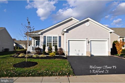 5 Ashford Ct, Columbus, NJ 08022-2307
