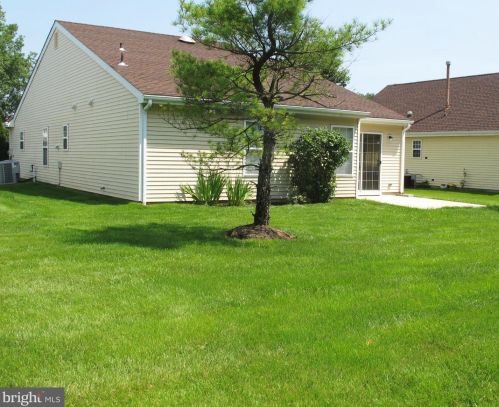 630 Cascade Dr, Mount Laurel, NJ 08054-4927