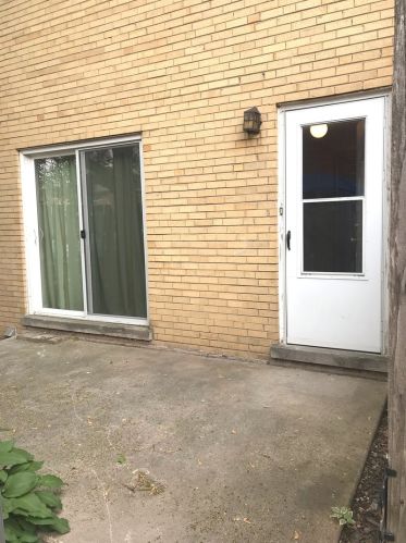 220 Linn Ct, North Aurora IL  60542-3305 exterior
