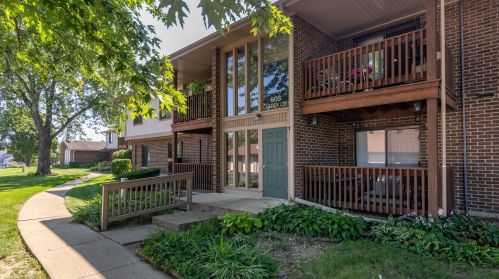 603 Garden Cir, Streamwood, IL 60107-2556