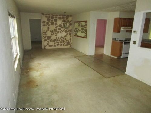 2692 Spruce Dr, Lakehurst, NJ 08759-4606