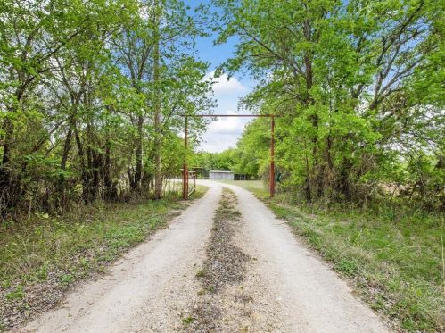 159 France St, Walnut Springs, TX 76690-4573