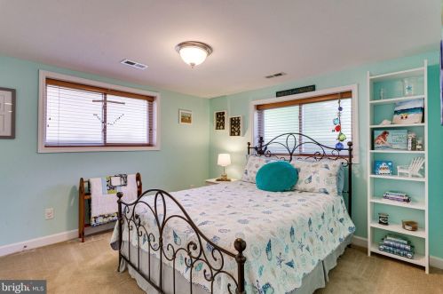 909 Roswell Dr, Silver Spring MD 20901-2128 exterior