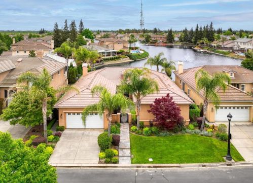 3900 Bayview Dr, Modesto, CA 95355-7321