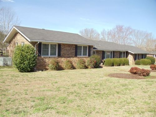 1315 Beverly Dr, Pulaski, TN 38478-4704