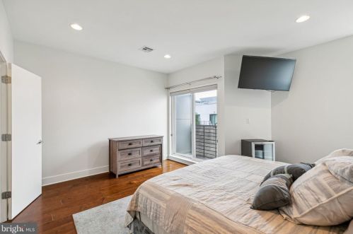 1324 Howard St, Philadelphia PA 19122-2445 exterior