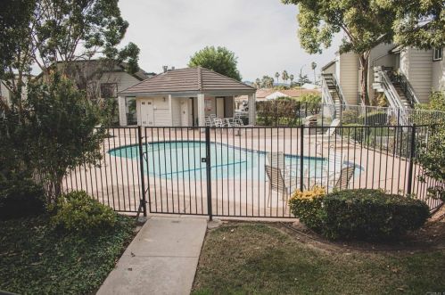 1800 Maple St, Escondido, CA 92025-6168