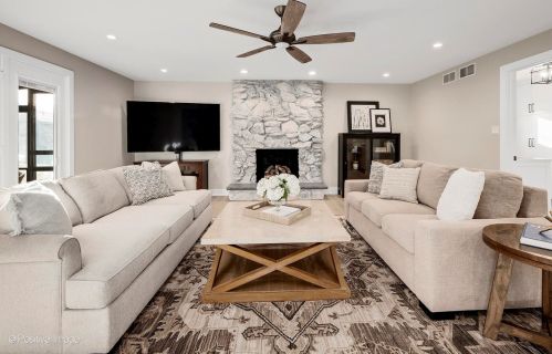 303 Waterford Dr, Willowbrook IL  60527-5463 exterior