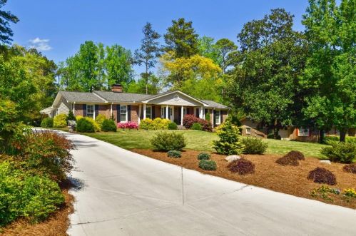 620 Mabry Rd, Atlanta GA  30328-2604 exterior