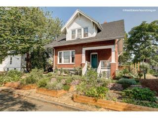 6023 Hoyt St, Portland, OR 97213-4352