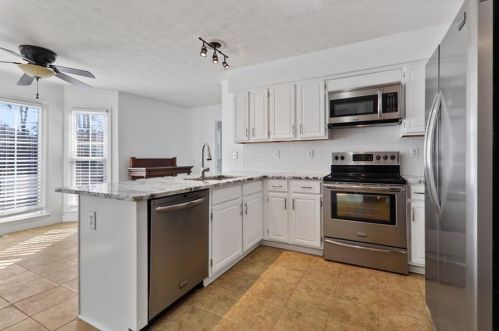 1670 Berry Ln, Lithonia, GA 30078-5904