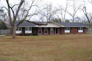 105 Van Demon Ct, Fitzgerald, GA 31750-8005