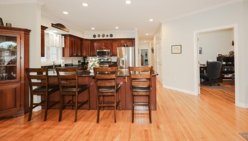 8 Nevins Dr, Londonderry, NH 03053-3576