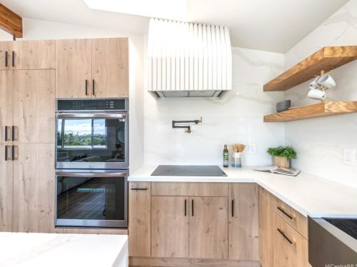 1232 Kalaniiki St, Honolulu HI  96821-1213 exterior