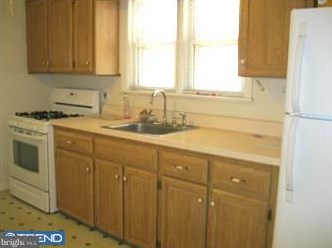 11 Schubert Ave, Runnemede, NJ 08078-1844