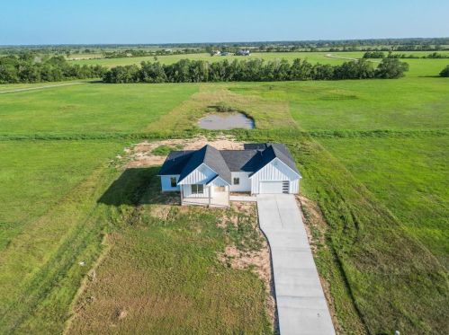 519 Chuckwagon Trl, Angleton TX 77515 exterior