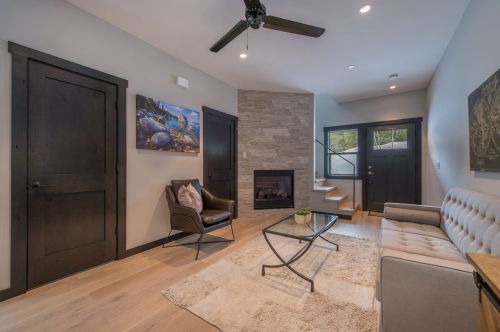 11261 Wolverine Cir, Truckee, CA 96161-2853
