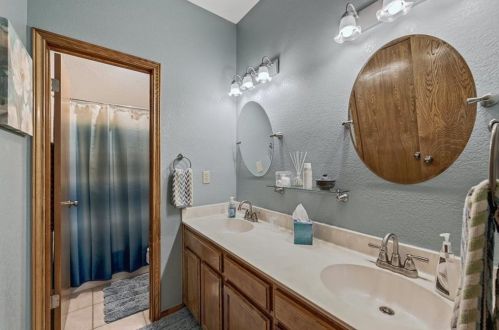 3918 Caney Crk Rd, Austin TX  78732-2216 exterior
