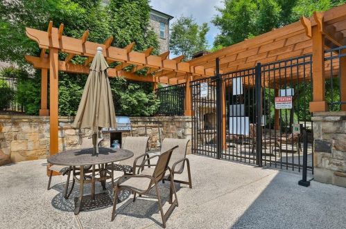 3573 Brookleigh Ln, Atlanta GA  30319-2219 exterior