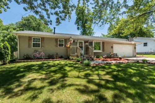 45 Parkview Dr, Park View IA  52748-9688 exterior