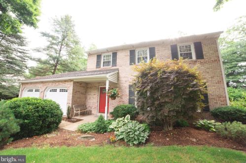 102 Suncrest Rd, Lancaster PA  17601-4835 exterior