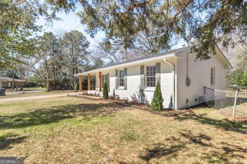 214 Meadowridge Dr, Warner Robins, GA 31093-2126