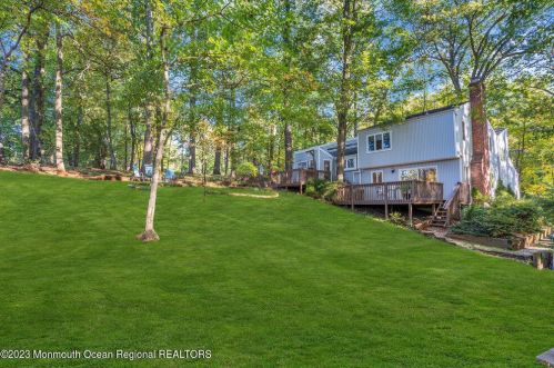 10 Lefferts Ct, Middletown NJ  07748-3031 exterior