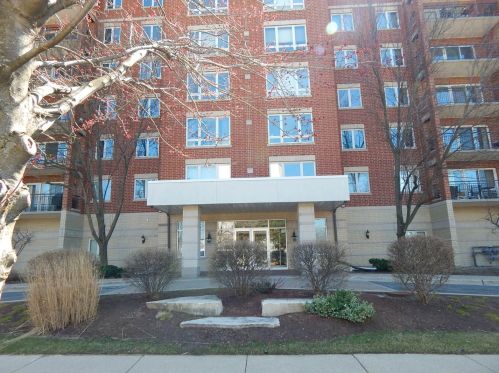 5555 Cumberland Ave, Chicago IL  60656-1492 exterior