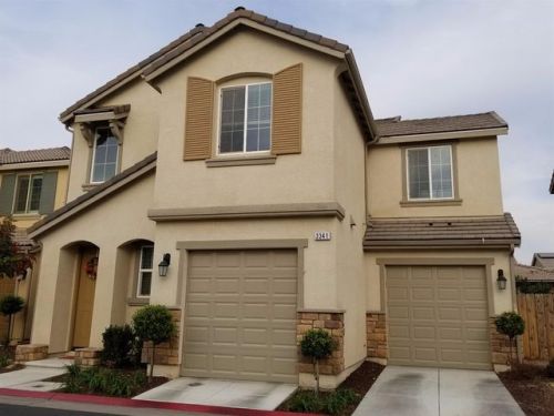 3341 Alps Ln, Clovis, CA 93619-5419