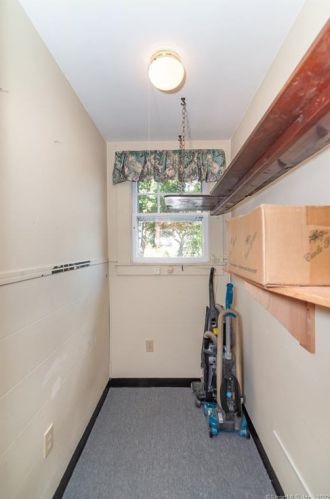 58 Norwich Rd, Quaker Hill CT  06375-1127 exterior