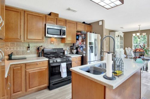 411 County Road 28, Angleton TX 77515-9420 exterior