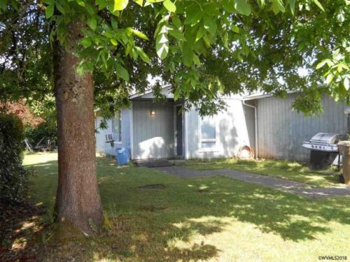 2747 8 St, Lebanon OR  97355-1607 exterior