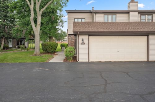 1604 Gingercreek Ct, Sycamore IL 60178-2722 exterior