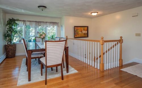 152 Seascape Ave, Middletown, RI 02842-5854