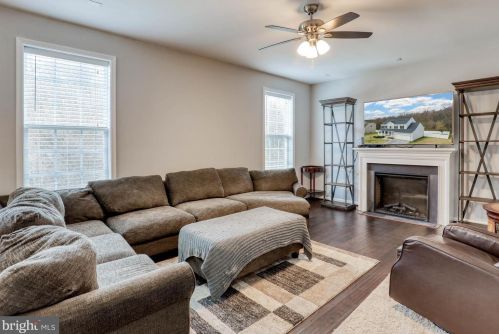 365 Chickamauga Dr, Harpers Ferry WV 25425-3633 exterior