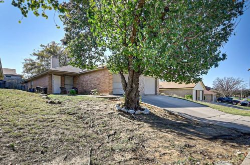 6733 Westcreek Dr, Fort Worth TX  76133-5733 exterior