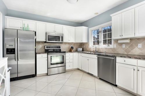 30 Spencer Hill Ct, Warwick, RI 02886-0415