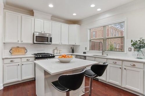 3278 Ferncliff Ln, Atlanta GA  30324-2569 exterior