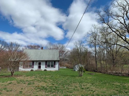 126 Green Hollow Rd, Killingly CT  06239-3700 exterior