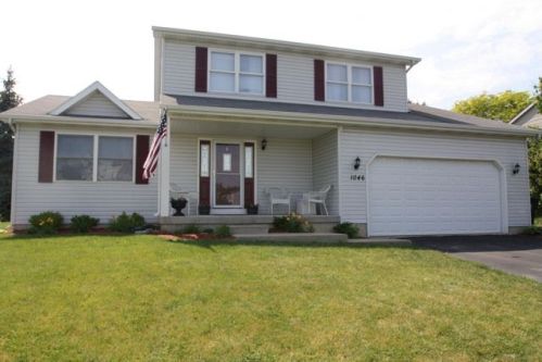 1046 Crabtree Ln, Antioch, IL 60002-2422