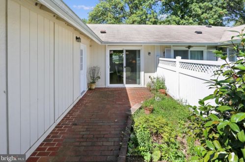 2 Finsbury Park Ct, Silver Spring MD 20906-1411 exterior