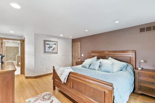 4991 Chester St, Englewood CO 80111-1330 exterior